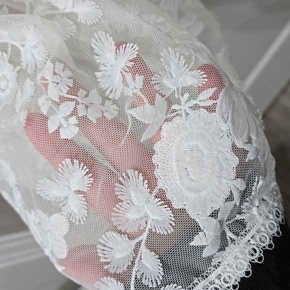 DB Studio Nwt 3D Soft White Floral Lace V-Neck Short Dress, Size 12 - Picture 12 of 16